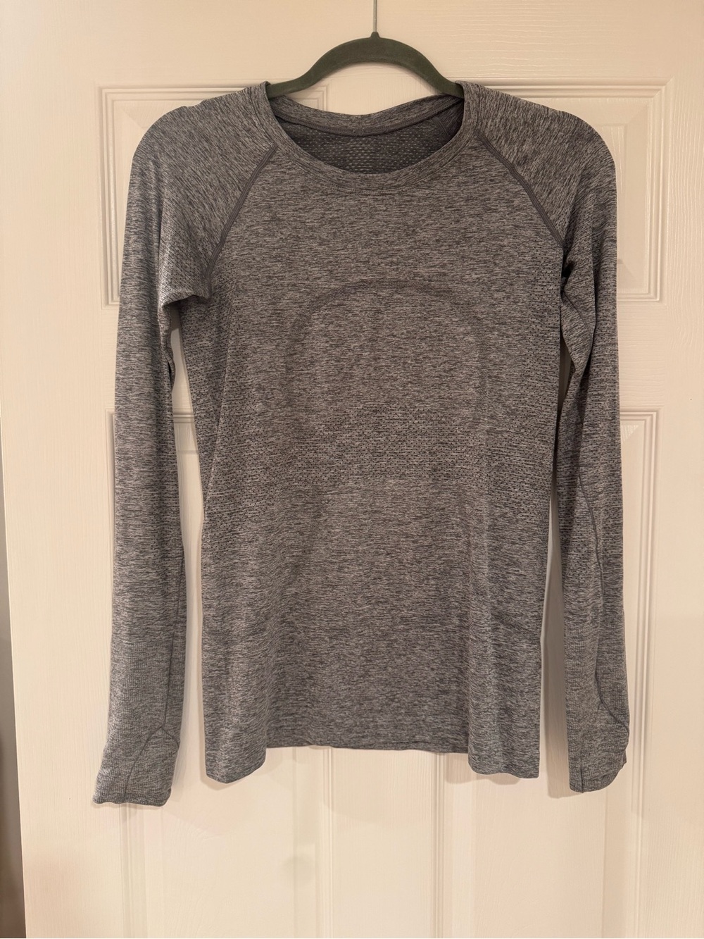 lululemon athletica Women's Gray Long-Sleeve swiftly tech